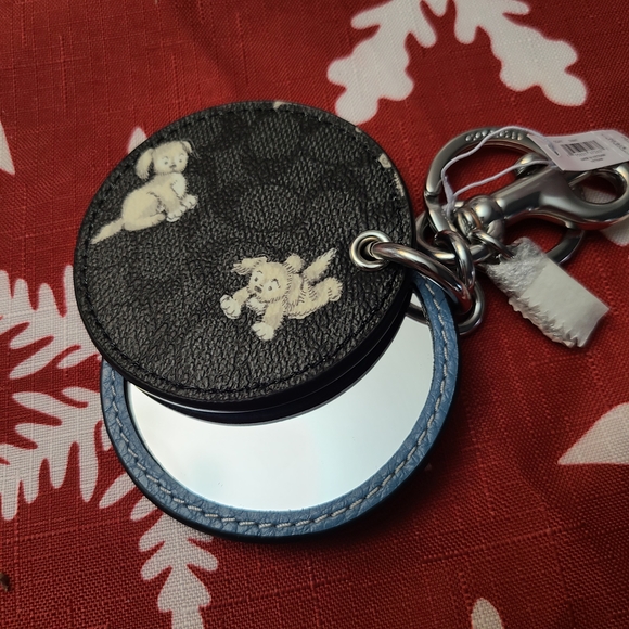 BLACK LEATHER KEYCHAIN WITH PUPPIES AND MIRROR - Picture 4 of 5